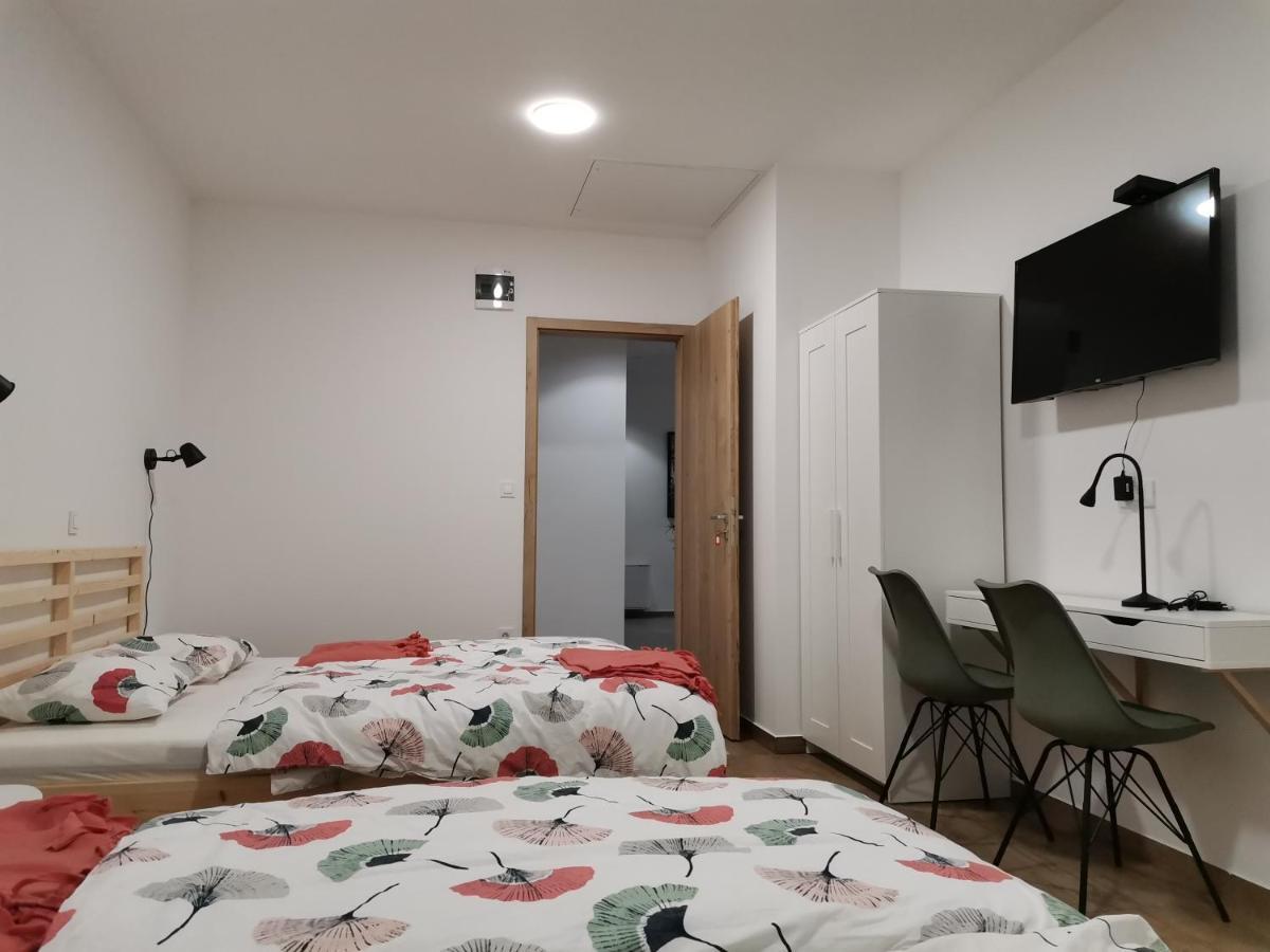 Pubyland Rooms & Apartments Rogatec Esterno foto